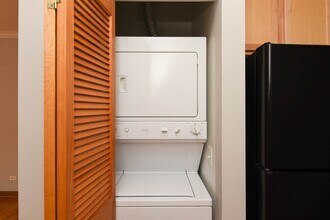 3243 N Clifton Ave, Unit J00P in Chicago, IL - Foto de edificio - Building Photo