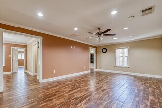 4701 Laurel St in Bellaire, TX - Building Photo - Building Photo