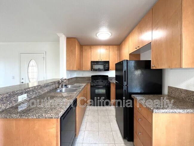 1110 Donax Ave in Imperial Beach, CA - Foto de edificio - Building Photo