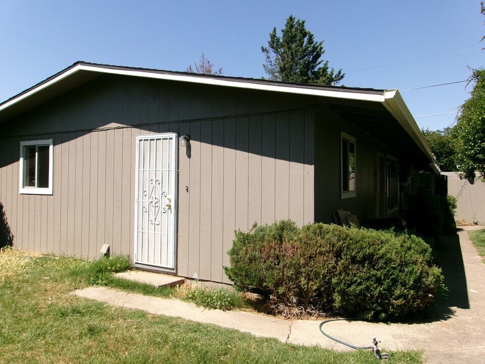 317 Bessie St in Medford, OR - Building Photo