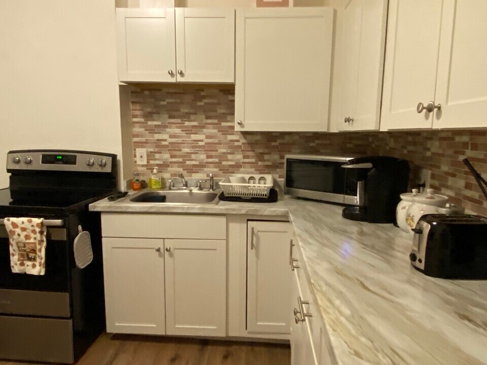 101 Hynes Ave, Unit 1 in Groton, CT - Building Photo