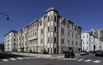 21 Brookline St, Unit 304 in Cambridge, MA - Foto de edificio - Building Photo