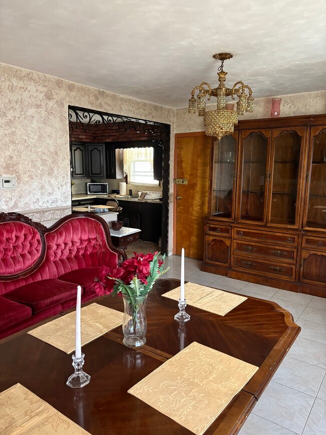 property at 752 E 88th St