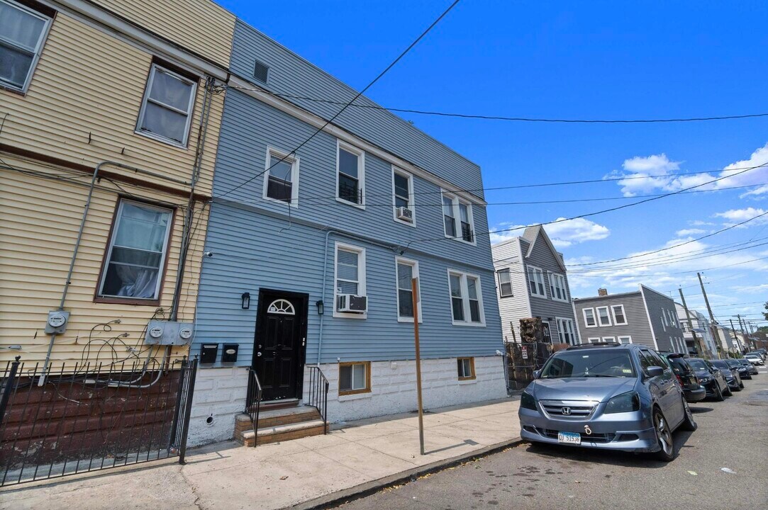 5 Van Cleef St in Jersey City, NJ - Building Photo