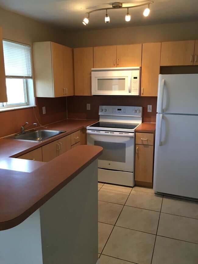 1261 SE 27th St, Unit 206 in Homestead, FL - Foto de edificio - Building Photo