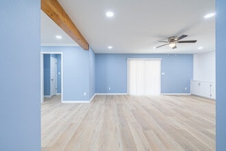 707 Norwood Ln in Hearne, TX - Building Photo - Building Photo