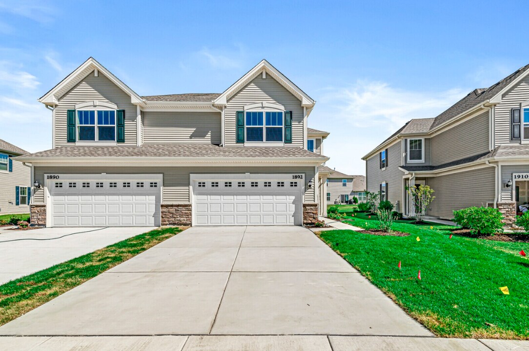 1892 E 110th Ln in Crown Point, IN - Foto de edificio