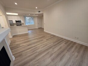 2669 S Barrington Ave, Unit 107 in Los Angeles, CA - Foto de edificio - Building Photo