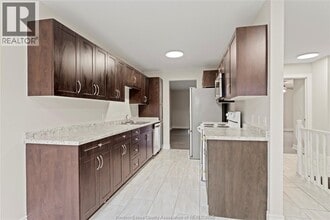 36 Remark Dr in Kingsville, ON - Building Photo - Building Photo