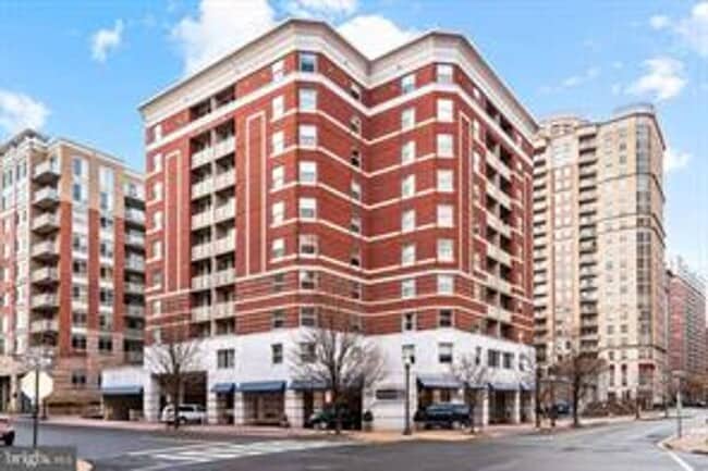 property at 880 N Pollard St