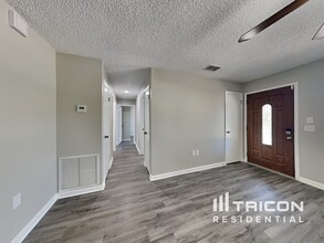 36437 Bristol Cir in Grand Island, FL - Building Photo - Building Photo