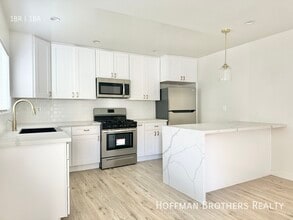 626 E Arbor Vitae St, Unit B in Inglewood, CA - Foto de edificio - Building Photo