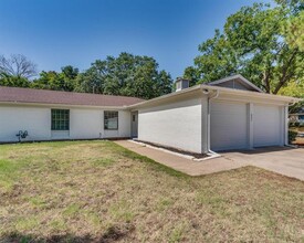 825 Timberhill Dr in Hurst, TX - Building Photo - Building Photo