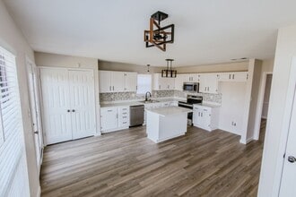 5114 Creek Valley Dr in Arlington, TX - Building Photo - Building Photo