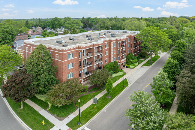 Waterford Place Condo in Wheaton, IL - Building Photo - Building Photo