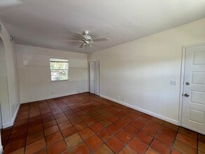 323 Almeria Rd in West Palm Beach, FL - Building Photo - Building Photo