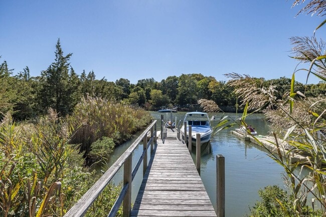 29 Morris Cove Ln in Sag Harbor, NY - Building Photo - Building Photo