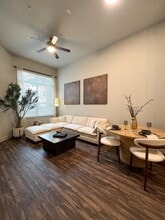 Millennium High Street in Houston, TX - Foto de edificio - Building Photo