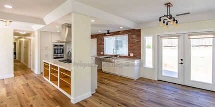 1051 Lime Pl in Vista, CA - Building Photo - Building Photo