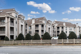 Harbour Point Condominiums in Virginia Beach, VA - Building Photo - Building Photo