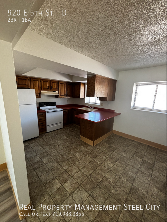 property at 920 E 5th St