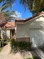 8265 NW 70th St in Tamarac, FL - Building Photo