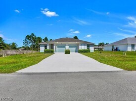 851 Bedford Dr in Lehigh Acres, FL - Building Photo