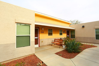 Blanche Johnson Courtyards in Tucson, AZ - Building Photo - Building Photo