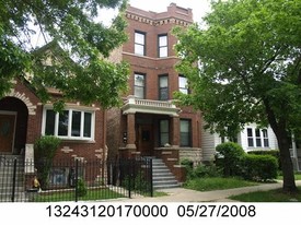 Storage, steps from Blue Line and Logan Sq in Chicago, IL - Building Photo