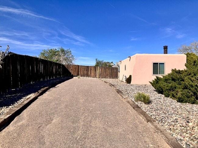 4703 Palmas Altas Dr SE in Rio Rancho, NM - Building Photo - Building Photo
