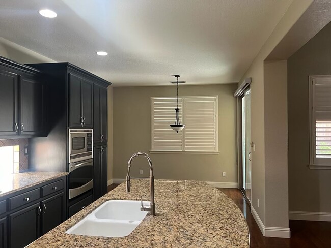 10343 Jennick Way in Elk Grove, CA - Building Photo - Building Photo