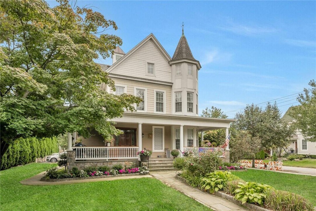 62 Grand Blvd-Unit -2 in Scarsdale, NY - Building Photo