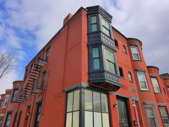 83 Windsor St, Unit 2 in Boston, MA - Foto de edificio - Building Photo