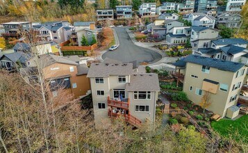 3301 Sydney Ct in Bellingham, WA - Building Photo - Building Photo