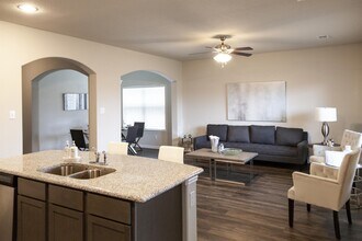 1451 Cedarhurst Dr in Waxahachie, TX - Building Photo - Building Photo
