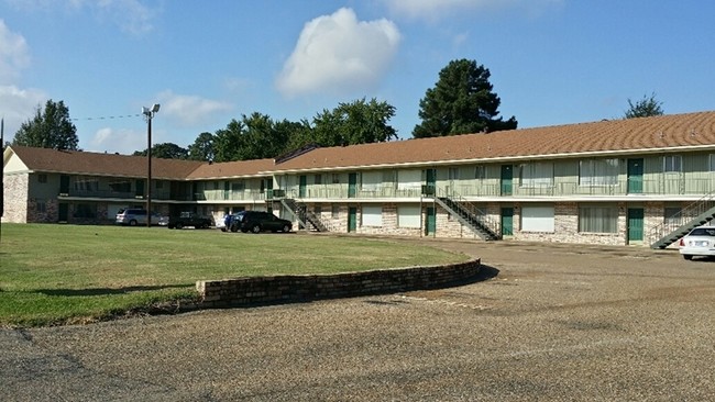 Granada Apartments in Texarkana, AR - Building Photo - Building Photo