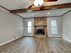 4915 Chilton Dr in Dallas, TX - Building Photo - Building Photo