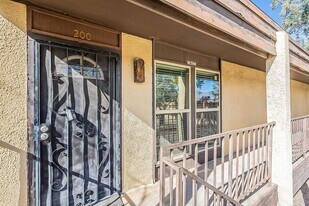 1620 N Wilmot Rd in Tucson, AZ - Building Photo