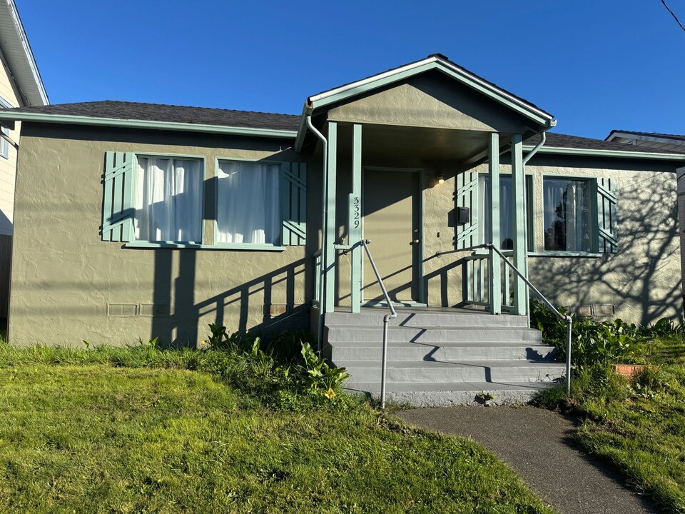 3329 Albee St in Eureka, CA - Building Photo