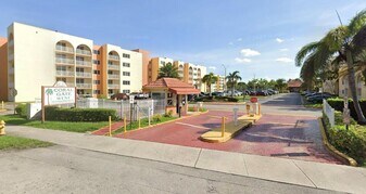 7000 NW 186th St in Hialeah, FL - Building Photo