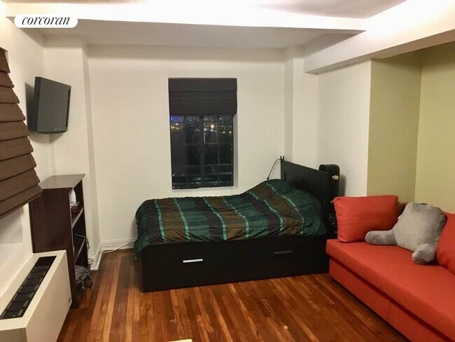 5 Tudor City Pl in New York, NY - Building Photo - Building Photo