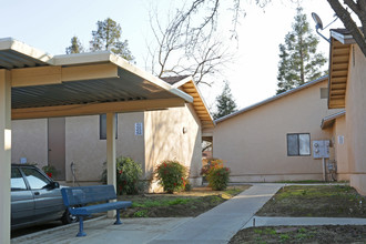 Wedgewood Commons in Sanger, CA - Building Photo - Building Photo