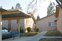 Wedgewood Commons in Sanger, CA - Foto de edificio - Building Photo