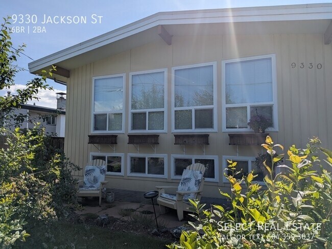 9330 Jackson St in Chilliwack, BC - Building Photo - Building Photo