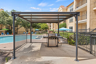 Resort at Jefferson Ridge in Irving, TX - Building Photo - Building Photo