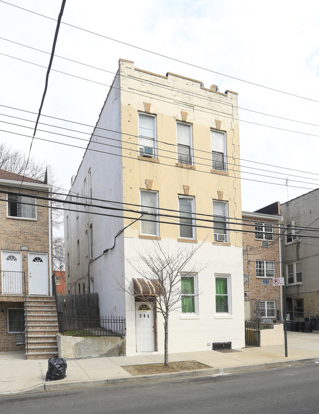 823 E 221 St in Bronx, NY - Building Photo - Building Photo