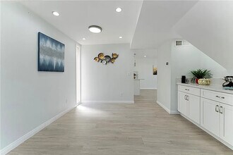 126 Casuda Canyon Dr, Unit D in Monterey Park, CA - Foto de edificio - Building Photo