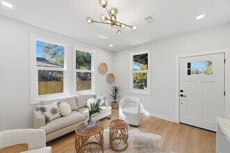 309 E Selma Ave in Tampa, FL - Foto de edificio - Building Photo