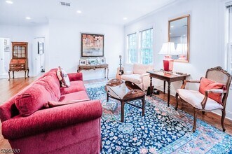 29 Euclid Ave in Summit, NJ - Foto de edificio - Building Photo