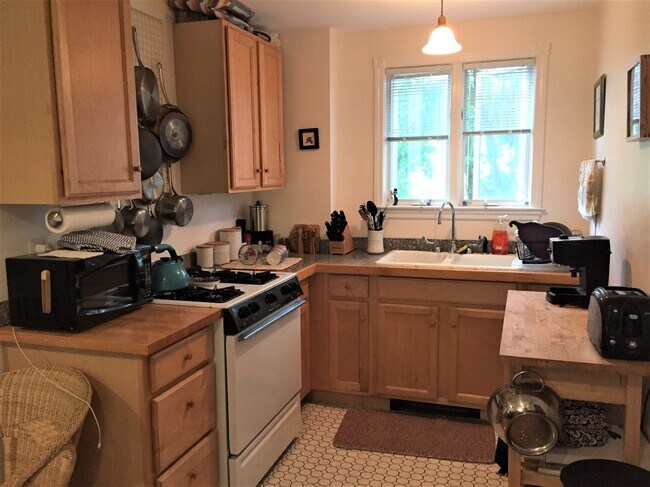 79A Tremont St, Unit 2 in Cambridge, MA - Foto de edificio - Building Photo